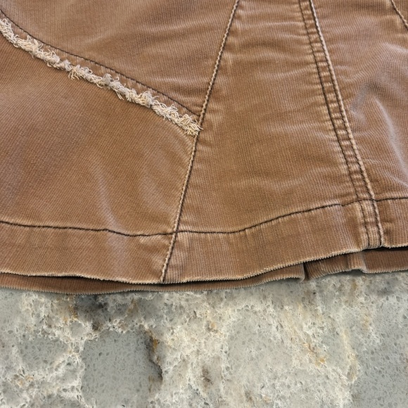 Anthropologie Louie Boho fringe skirt. Tan corduroy flounce ruffle skirt. Size 6 - Picture 4 of 10